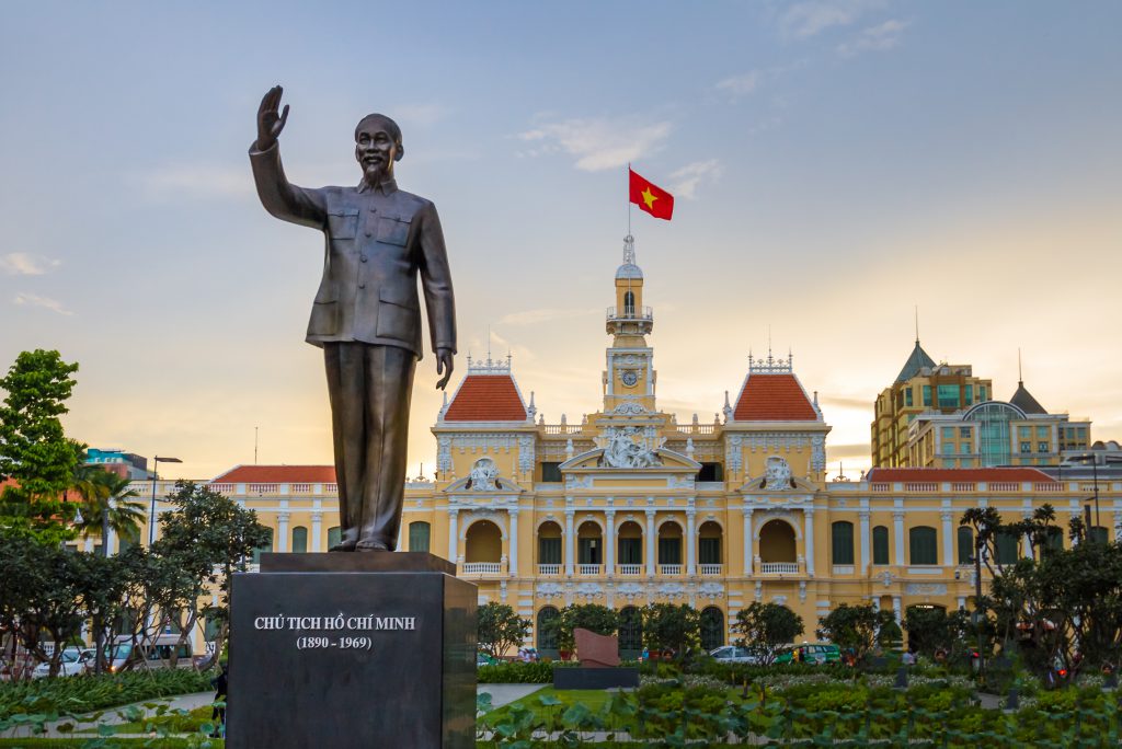 Ho Chi Minh statue vor City Hall, Saigon, Ho Chi Minh City, Vietnam