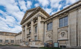 Schweiz. ganz natuerlich.                             
Das Kunstmuseum Winterthur verfuegt ueber eine der schoensten modernen Kunstsammlungen der Schweiz. Aber nicht nur das: Der Neubau aus dem Jahr 1995 der Zuercher Architekten Gigon und Guyer bringt auch Nicht-Kunstliebhaber ins Schwaermen.

Switzerland. get natural. 
The Kunstmuseum Winterthur possesses one of the most beautiful modern art collections in Switzerland. But not only that: The new building from the year 1995 of the Zurich-based architects Gigon and Guyer also brings non-art lovers into raptures.

Suisse. tout naturellement. 
Le Kunstmuseum de Winterthur dispose d'une des plus belles collections d'art moderne en Suisse. Mais pas seulement: Le nouveau batiment de l'annee 1995 de les architectes zurichois Gigon et Guyer apporte egalement non-amateurs de l'art dans des ravissements.

Copyright by: Switzerland Tourism  By-Line: swiss-image.ch/Ivo Scholz