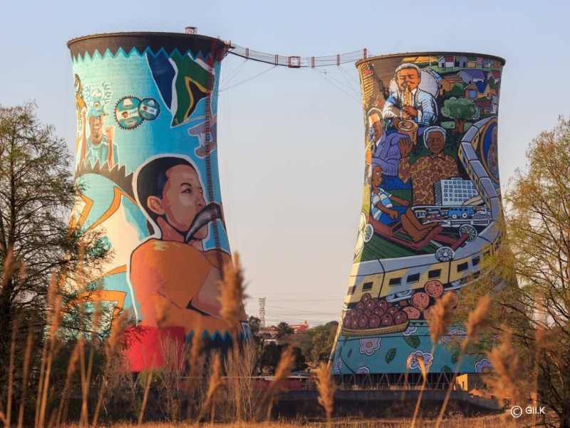 Südafrika Johannesburg Soweto Towers Street Art
